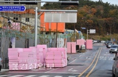 [사진뉴스]야적장된 산업로
