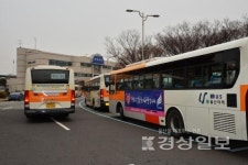 [사진뉴스]전국 택시 업계 총파업 돌입, 택시 승강장에 줄 선 버스들