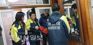울산 중부소방서 병영119안전센터 소속 소방공무원과 의용소방대원들, 주택용 소방시설 보급 설치