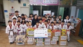 울산 남구 삼호동 소재의 옥현한양태권도장, 어려운 이웃을 위한 라면 20박스 기탁