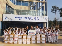 언양읍 한마루 태권도학원 김홍민 원장과 원생 일동, 라면 30상자 전달