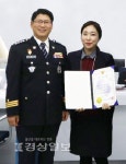 BNK경남은행 양산 평산동지점 이성혜 대리, 보이스피싱 예방 공로로 감사장 받아