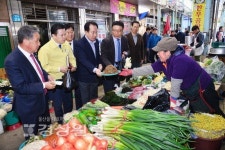 울산시의회, 언양시장 찾아 시장 활성화 모색