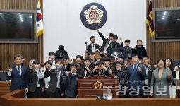 울산 화봉중학교 청소년 기자체험 캠프 학생들 시의회 방문