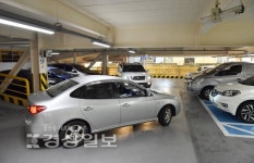 울산 신정시장 공영주차장, 공간 좁아 교행 불편