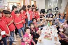 울산시 울주군 언양읍 반곡초등학교, 대통밥을 만들어 마을 회관에 전달