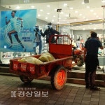 신복로타리서 경운기 의류매장 돌진