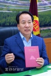 [명사가 추천하는 한권의 책]사람을 이어주는 詩, 간결해서 더 큰 울림