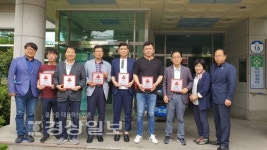 울산 남구 신정4동 지역사회보장협의체, 6개 업소에 착한가게 현판 전달