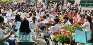 울산시 울주군 범서초등학교, 꽃과 함께하는 등굣길 작은 음악회 개최