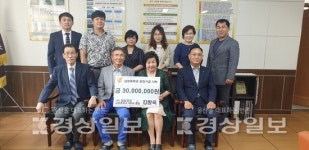 울산 남창중학교 김창욱(6회) 졸업생 (주)협성건설회장, 모교를 방문하여 장학금 3천만원 전달