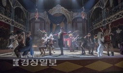 돗자리 깔고 야외극장서 한여름밤 낭만을