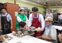 울산남구새마을회, 나눔과 섬김의 집 노인 초청 삼계탕 나눔행사 가져