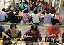 울산 북구 이정표원조추어탕, 우리우리 노인복지센터 어르신을 50여 명 청해 추어탕 대접 봉사활동