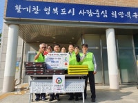 우리버스(주) 노동조합 박병용 지부장 등 우수리봉사대 회원들, 추석 선물세트 전달