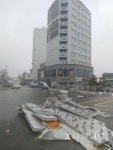 [울산날씨]제17회 태풍 타파, 산하동 한 건물외벽 외장재 떨어져
