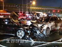 변전소사거리 차량충돌 화재…인명피해 없어