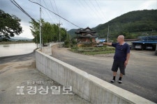 범람 막으려 설치한 차수벽이 마을 침수 유발