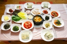 한국의 전통과 이색적인 음식을 맛볼 수 있는 부여의 향우정 주목