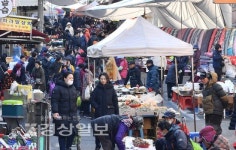 설 앞두고 붐비는 태화시장