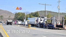 대형차량이 점령한 공원주차장