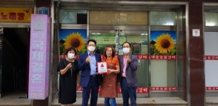 울산 남구 신정4동 지역사회보장협의체와 사회복지공동모금회, 대풍숯불갈비의 착한가게 현판 전달식 가져