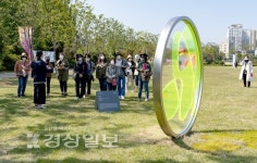 [2020 태화강국제설치미술제]철새공원서 예술품 사이 누비며 인생샷 한 컷