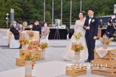 울산 울주군, 영남알프스 복합웰컴센터에서 작은 결혼식 개최