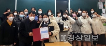 울산 신선여자고등학교(교장 김수창) 신문동아리반 20명, 13일 교내에서 경상일보 청소년 기자 체험 캠프가져