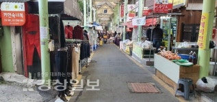 양지요양병원 인근 신정시장 상인들은 한숨만