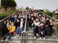 울산 병영초등학교, 봄꽃 심기 행사 진행