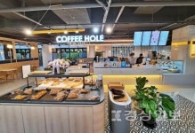 카페 창업 단점 보완한 커피홀 베이커리 가맹문의 늘어