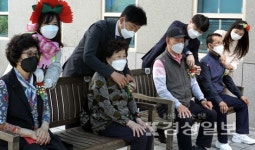함월노인복지관 제49회 어버이날 감사 이벤트,어제보다 오늘 더 사랑해孝(효)