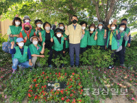 울산 북구 농소1동 새마을회·동호계 경로당 여름꽃 심기