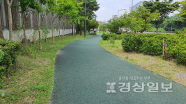 여름 산책길 낭만 망치는 악취