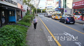 굴화초~강변그린빌 앞 사거리 편도 1차선 상가앞 녹지 시유지로 확인, 여분 땅 두고도 정체 시달리다 뒤늦게 확장