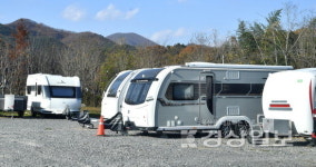 캠핑카 장기주차 논란…군의회, 외곽 전용주차장 제안 주목