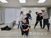 공연제작소 마당, 연극 웃픈3일 무대에