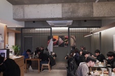 닭집애, 수원 본점 오픈