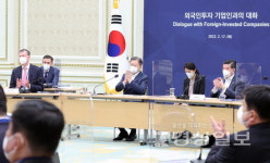 문재인 대통령, 외국인 투자기업에 한국 투자확대 당부