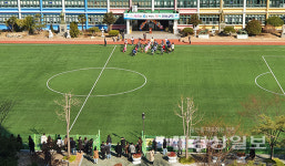 인구절벽과 코로나19,  시대의 아픔을 보여주는 초등학교  입학식