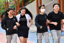 실외 마스크 해제 첫 날 후련…어색