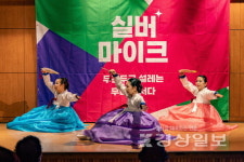 직접 꾸민 다양한 장르 무대공연 노익장 과시