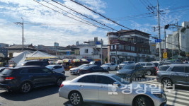 울산 울주군 덕하시장 장날만 되면 주차대란 반복