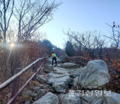 [산중문답]한반도의 중심에서, 탁트인 정상에서 느끼는 해방감