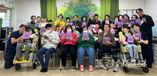 중증장애인거주시설 편백마을 주민들, 시·사진집 편백마을의 속삭임 출간