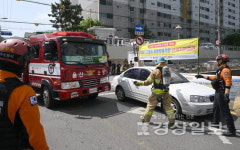 소방차 통행 막는 불법주정차 안봐준다