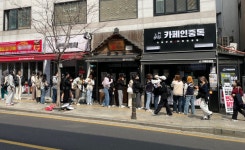 카페인중독 숙대입구점 두번째 와플데이 진행
