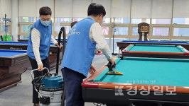 우리은행 울산우정타운지점, 함월노인복지관 방문해 후원금 100만 원 전달하고 자원봉사활동도 펼쳐