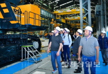 재건사업 시동거는 우크라이나, 울산 HD현대건설기계 찾아